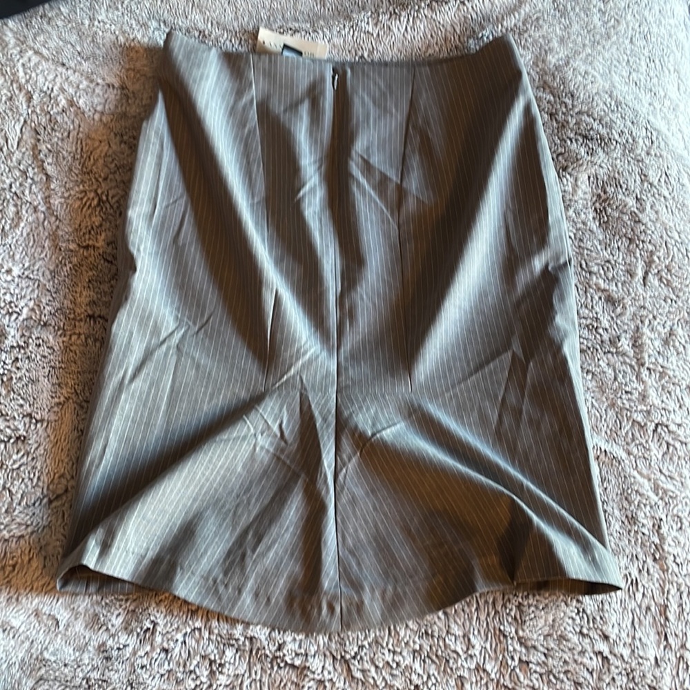 Women’s three-piece gray pinstripe Ann Taylor suit - Picture 2 of 5